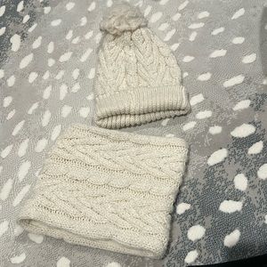 Matching kids white circle scarf and hat